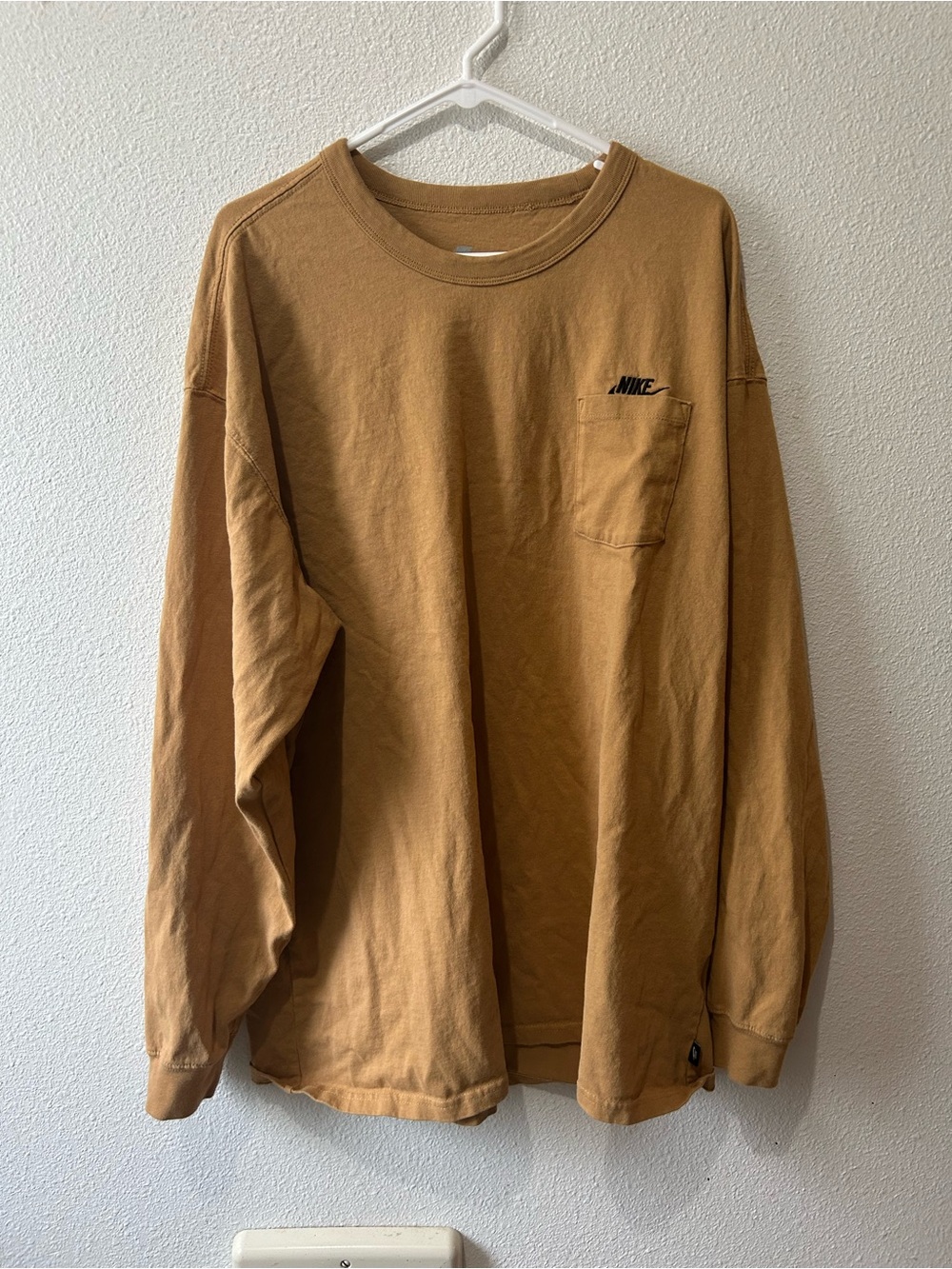Nike Men’s Long-Sleeve Pocket Tee